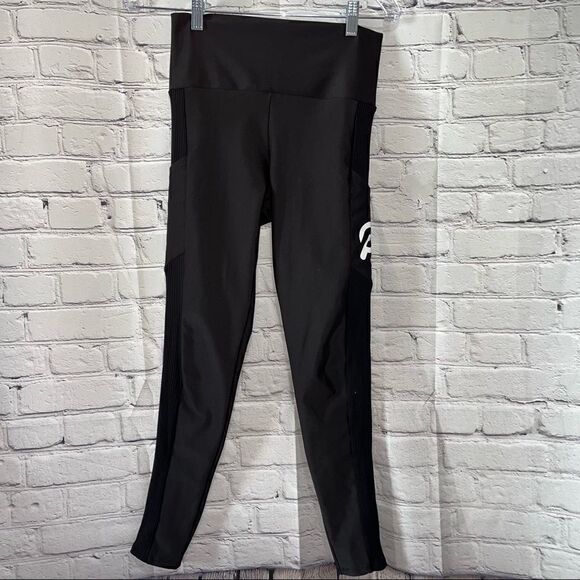 Peloton High Waisted Ribbed Pocket Leggings In Black - Picture 8 of 10